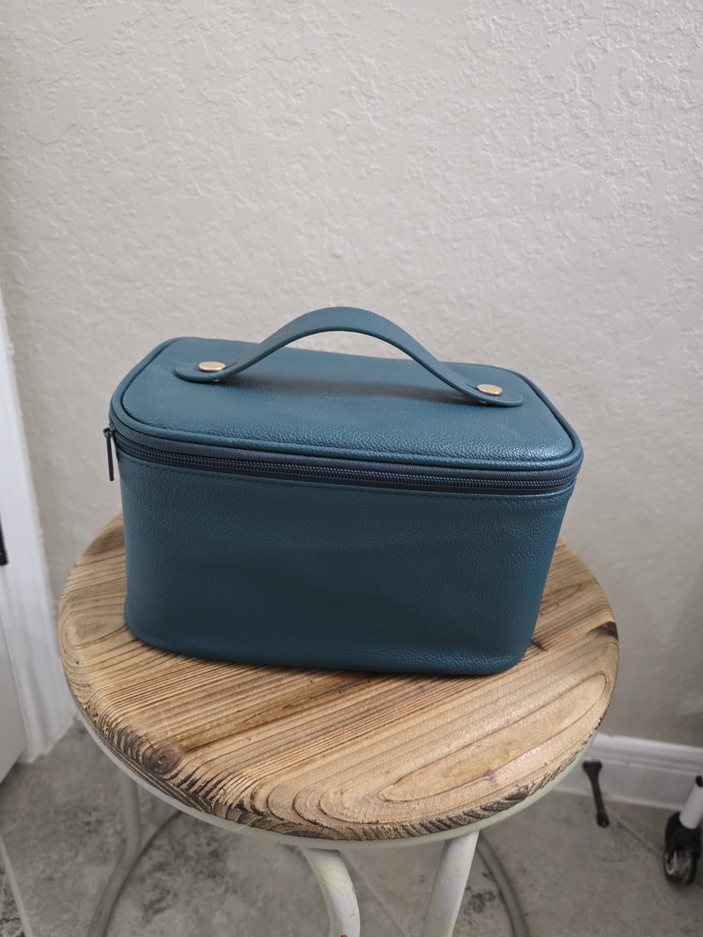 Teal Leatherette Travel Case Cosmetic Pouch With Mirror And Light